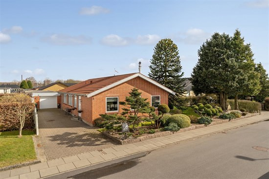 Lupinvænget 4 og 2 andre boliger er kommet til salg denne uge i Grindsted - se boligerne her.