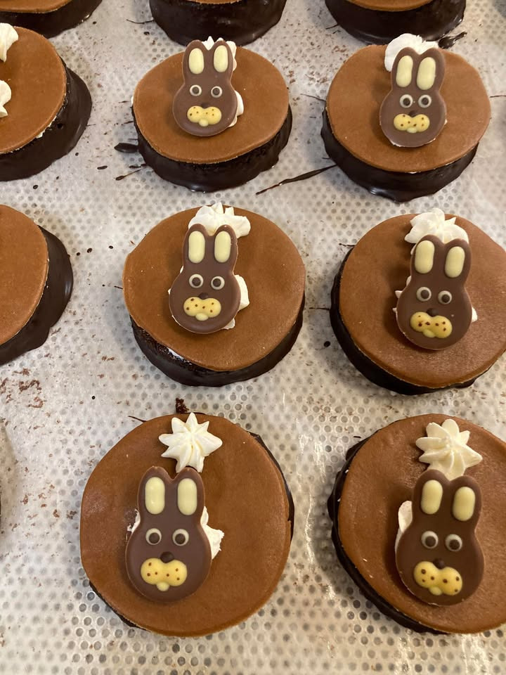 Aaby-bageren annoncerer åbningstider i påsken og opfordrer til bestillinger på webshoppen