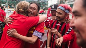 Udsatte mennesker spiller mod ’byrødder’ til fodboldfest i Holstebro