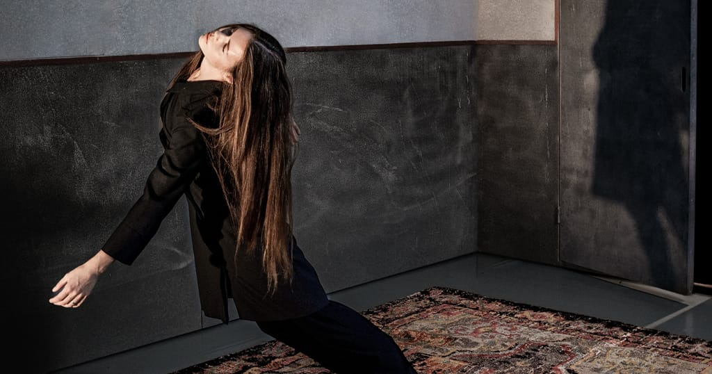 Oplev Leaning Tree: En symfoni af dans og illusion på Sønderborg Teater