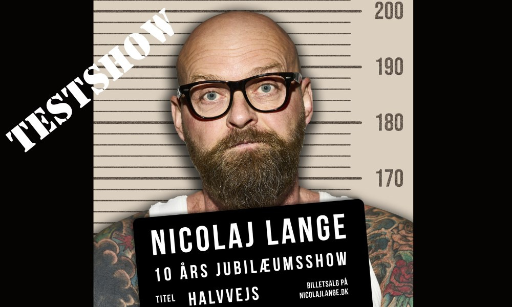 Nicolaj Lange fejrer 10-års jubilæum med skarpt stand-up show i Kolding