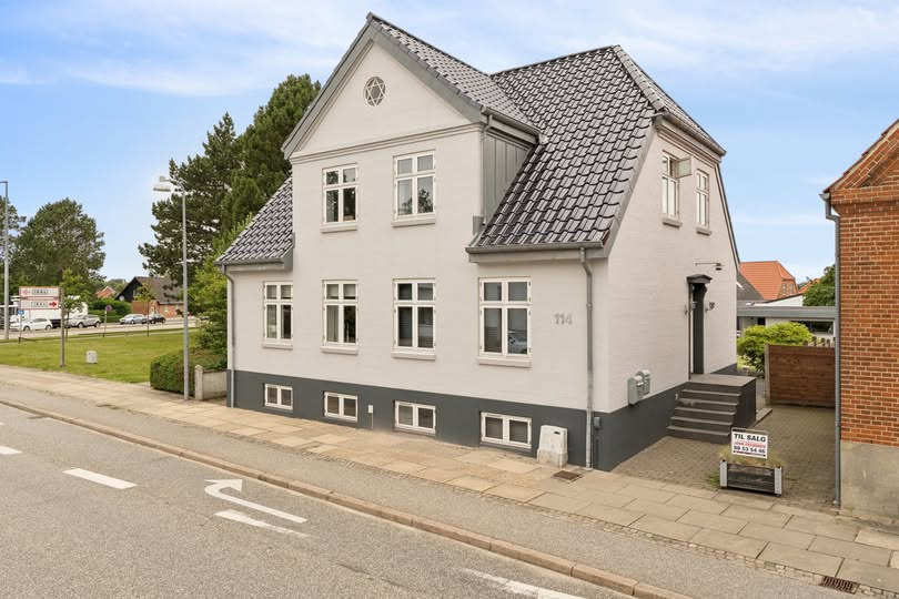 John Frandsen Herning præsenterer moderniseret familievilla med central beliggenhed