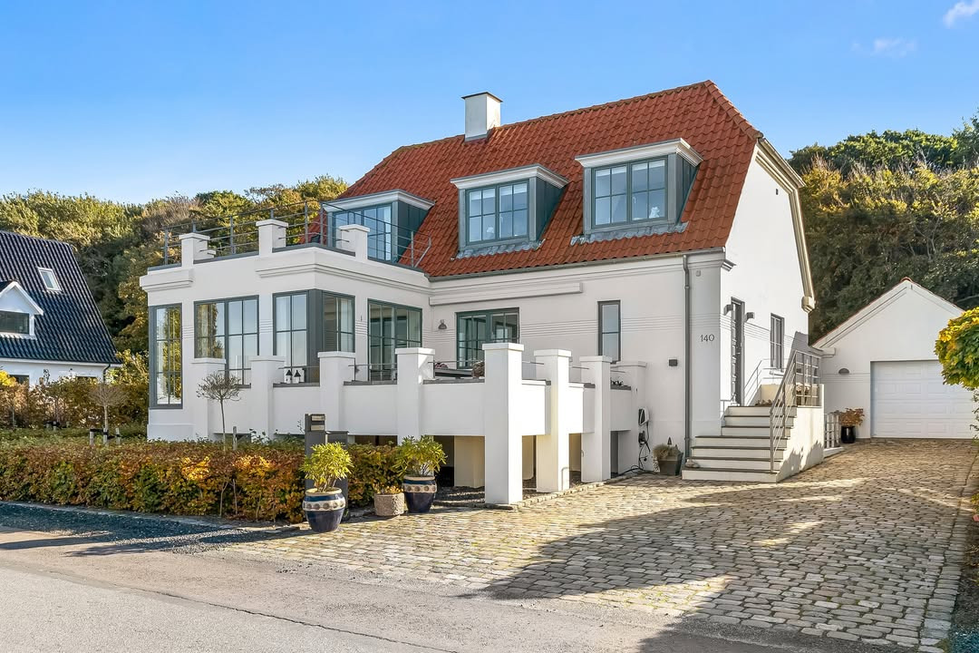 RealMæglerne Middelfart præsenterer eksklusiv strandsvejsvilla til salg