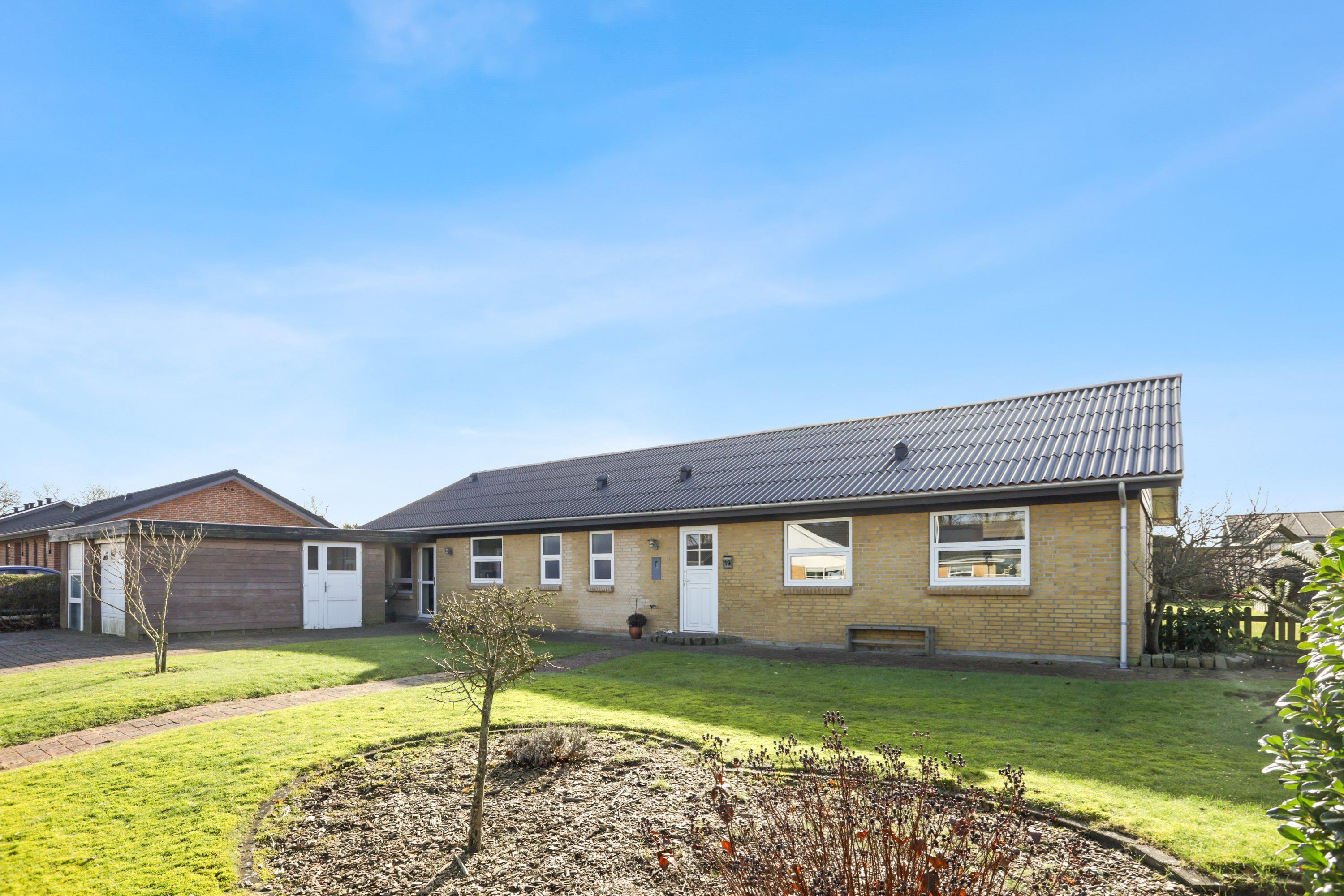 Velholdt familievilla med attraktiv beliggenhed i Brønderslev