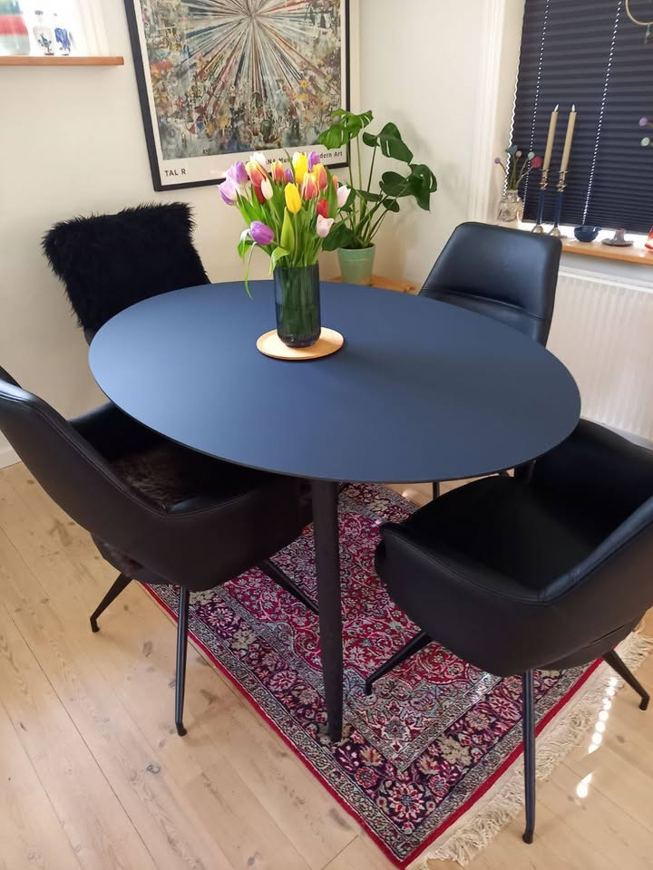 Hovelind Møbler tilbyder skræddersyede spiseborde tilpasset dine ønsker