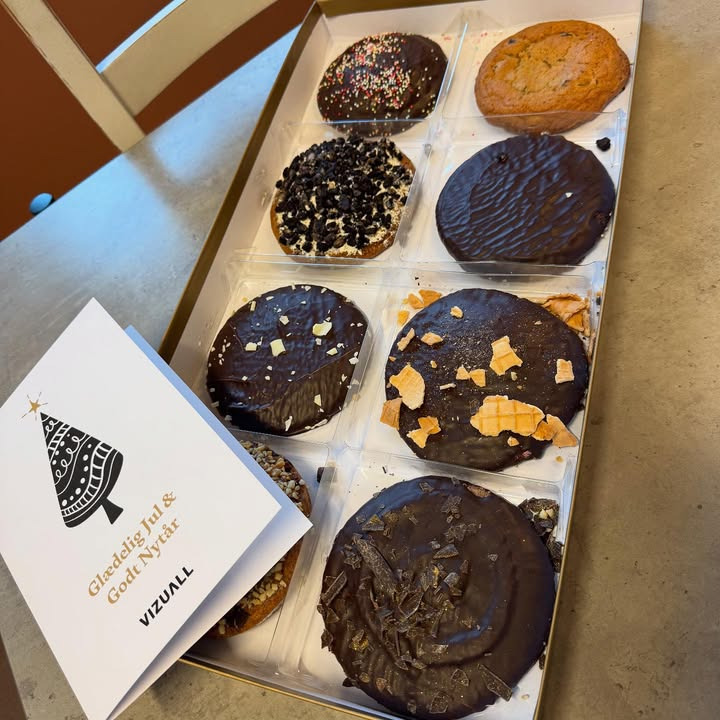 Skrannies Skilte & Reklame ApS inspireres af julegestus fra Vizuall.dk besøg