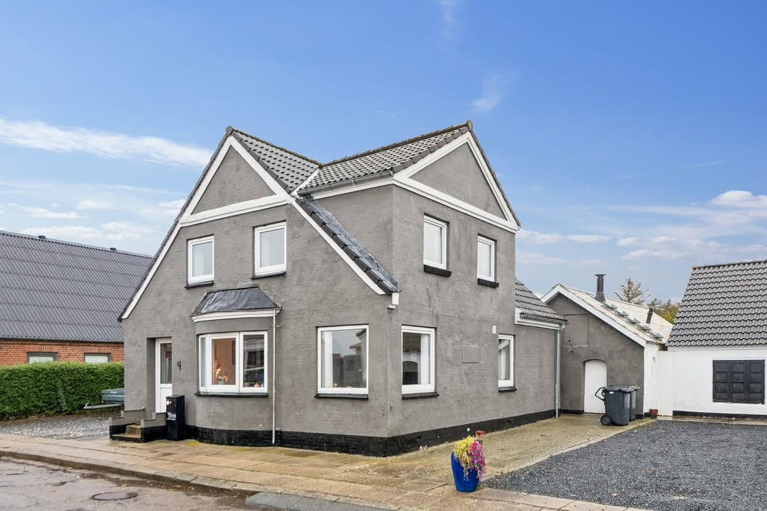 Byens Mæglere ApS, Hjørring præsenterer gennemrestaureret villa i Vrå til 795.000 kr.