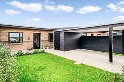 Rækkehus til salg i Høje Støvring med privat have og god udsigt, oplyser EDC Støvring