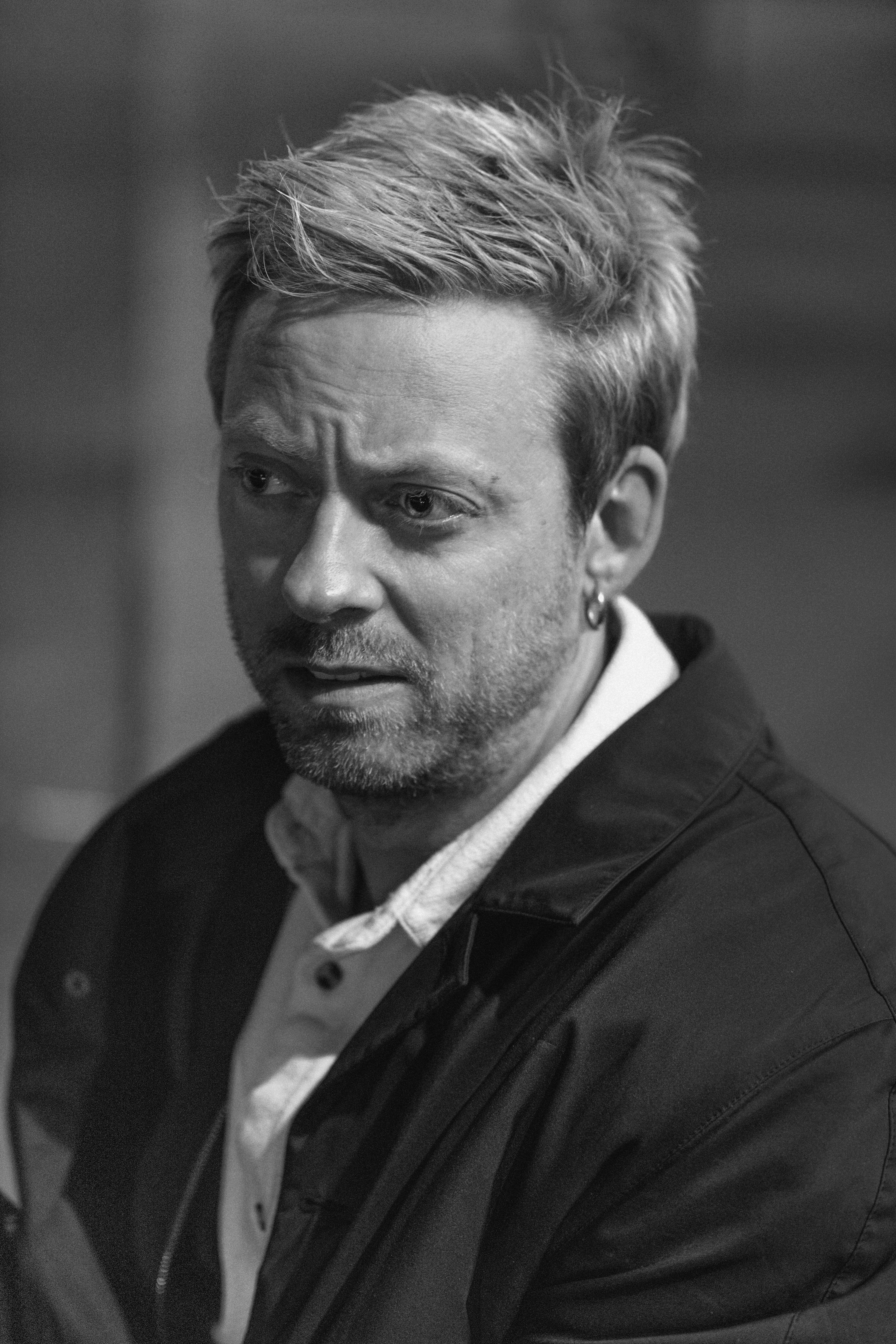 Theis Ørntoft deler indsigter om sin slægtsroman "Jordisk" på Åby Bibliotek