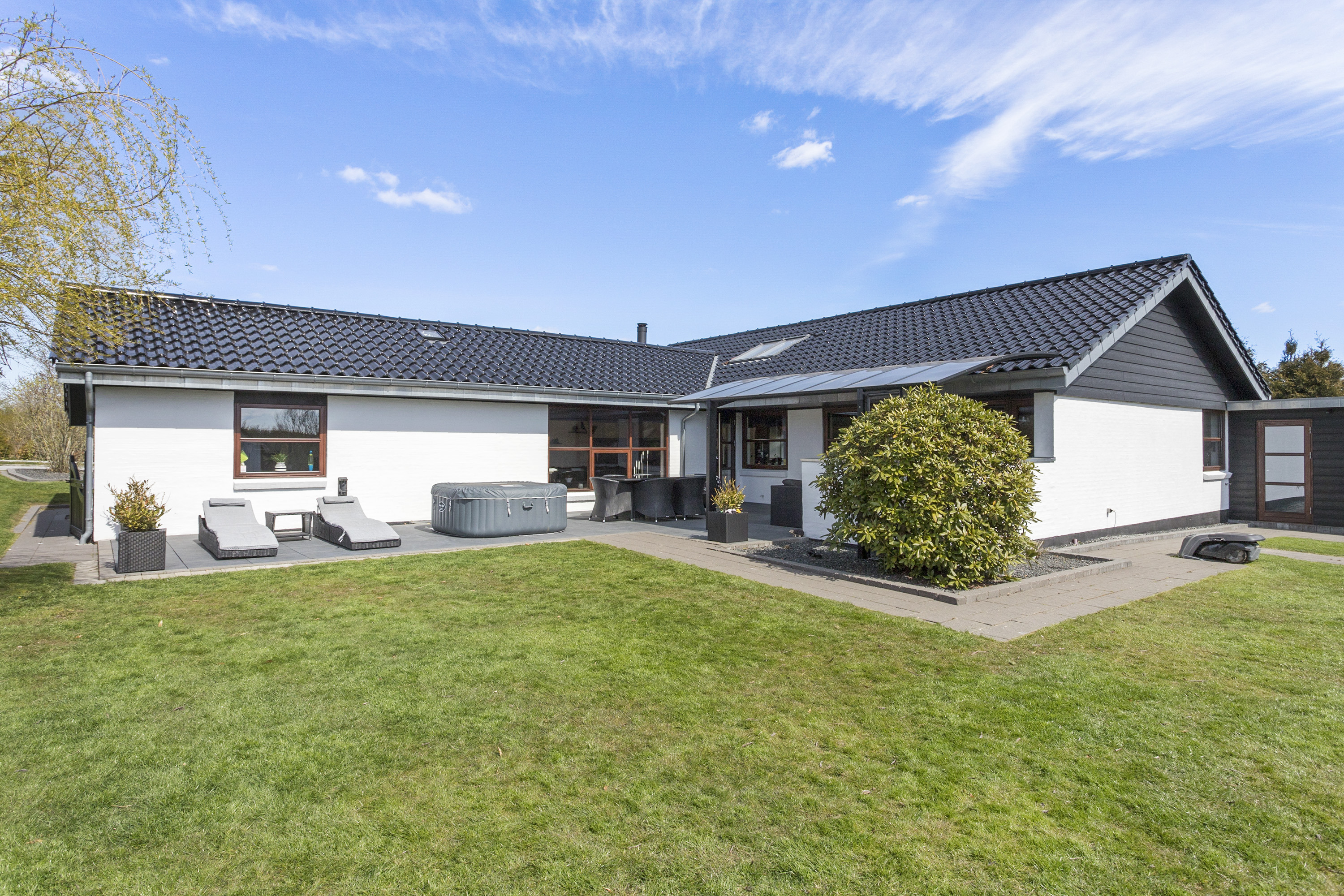 Velkommen til Skjoldsvænge 3: Særdeles flot familievenlig villa i et godt kvarter