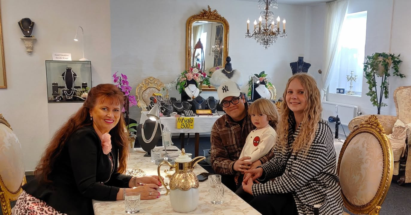 Smykkedesigner Helga Winther fejrer den store dag med unikke vielsesringe til Cassandra og Alexander