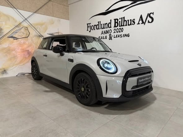 Fjordlund Bilhus præsenterer knapt kørt Mini Cooper med besparelse