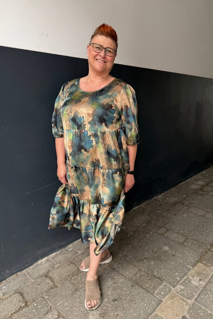 Only Curves præsenterer smuk kjole med unikt print fra NO 1 BY OX