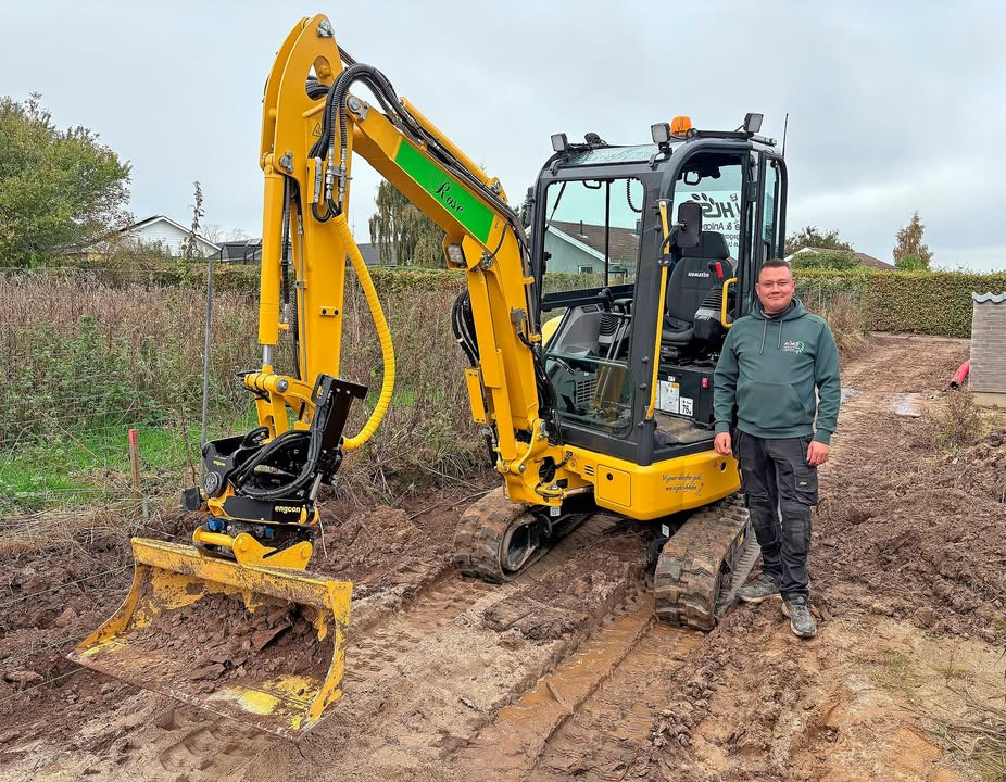 Scantruck A/S bringer Hancock-stil til Langeland med specialdesignet minigraver