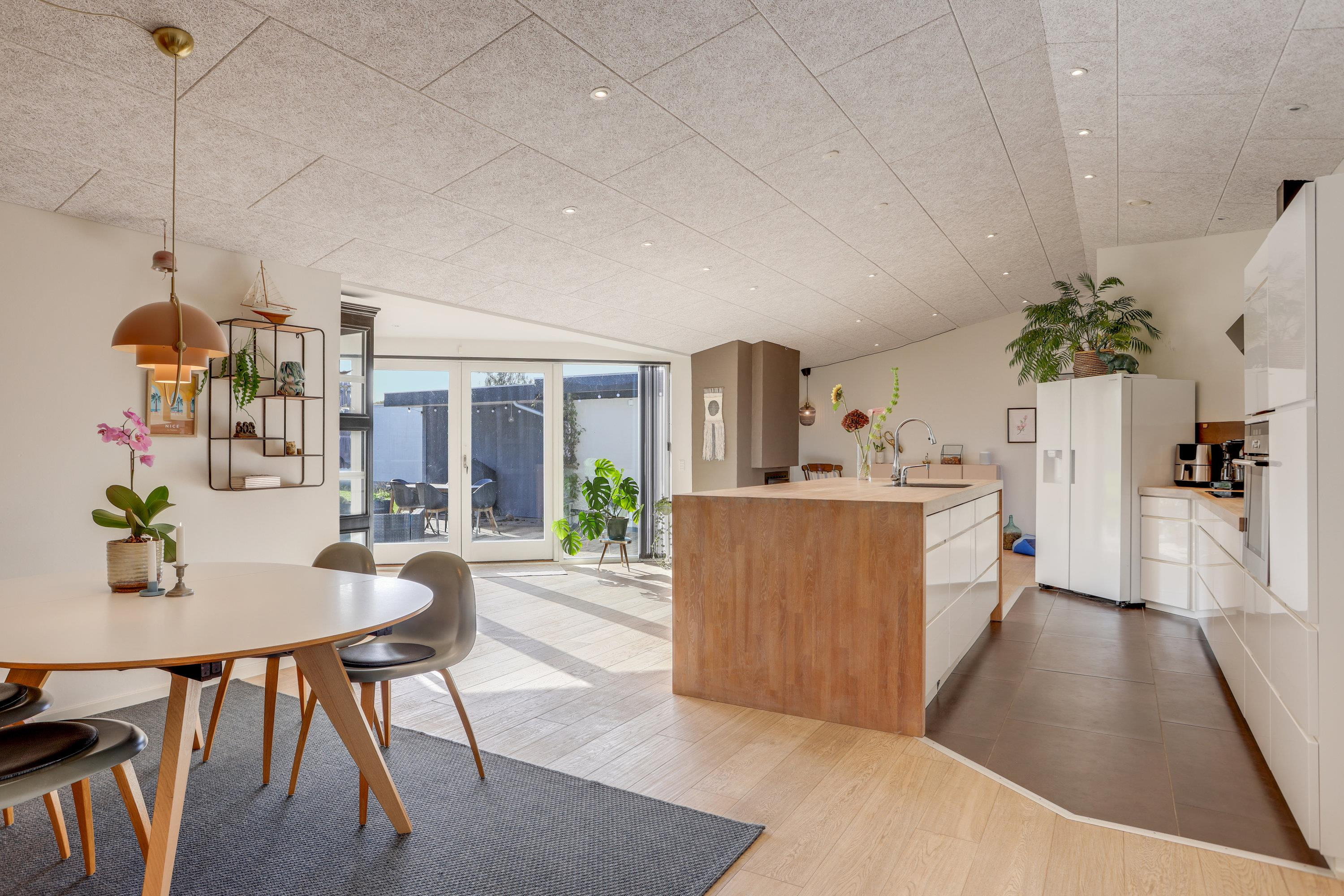 Til salg hos Mæglerhuset Sæby: Elegant familievilla med solgård og sydvendt have