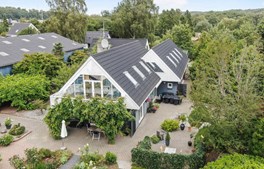 Liebhaveri og erhverv i skøn natur: En fantastisk ejendom i Hinnerup