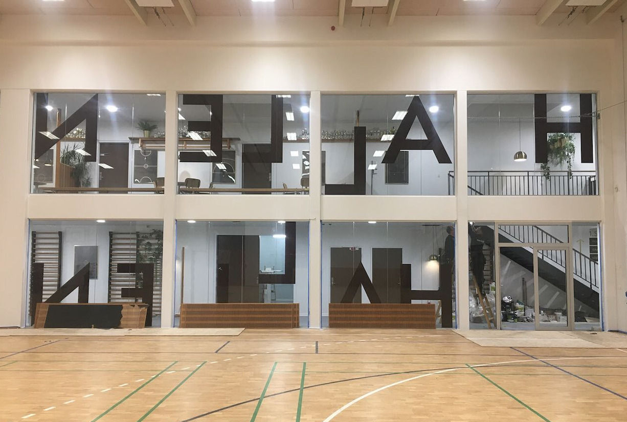 Stylist transformerer gammel idrætshal i ny Aarhus-bydel til inspirerende åndehul