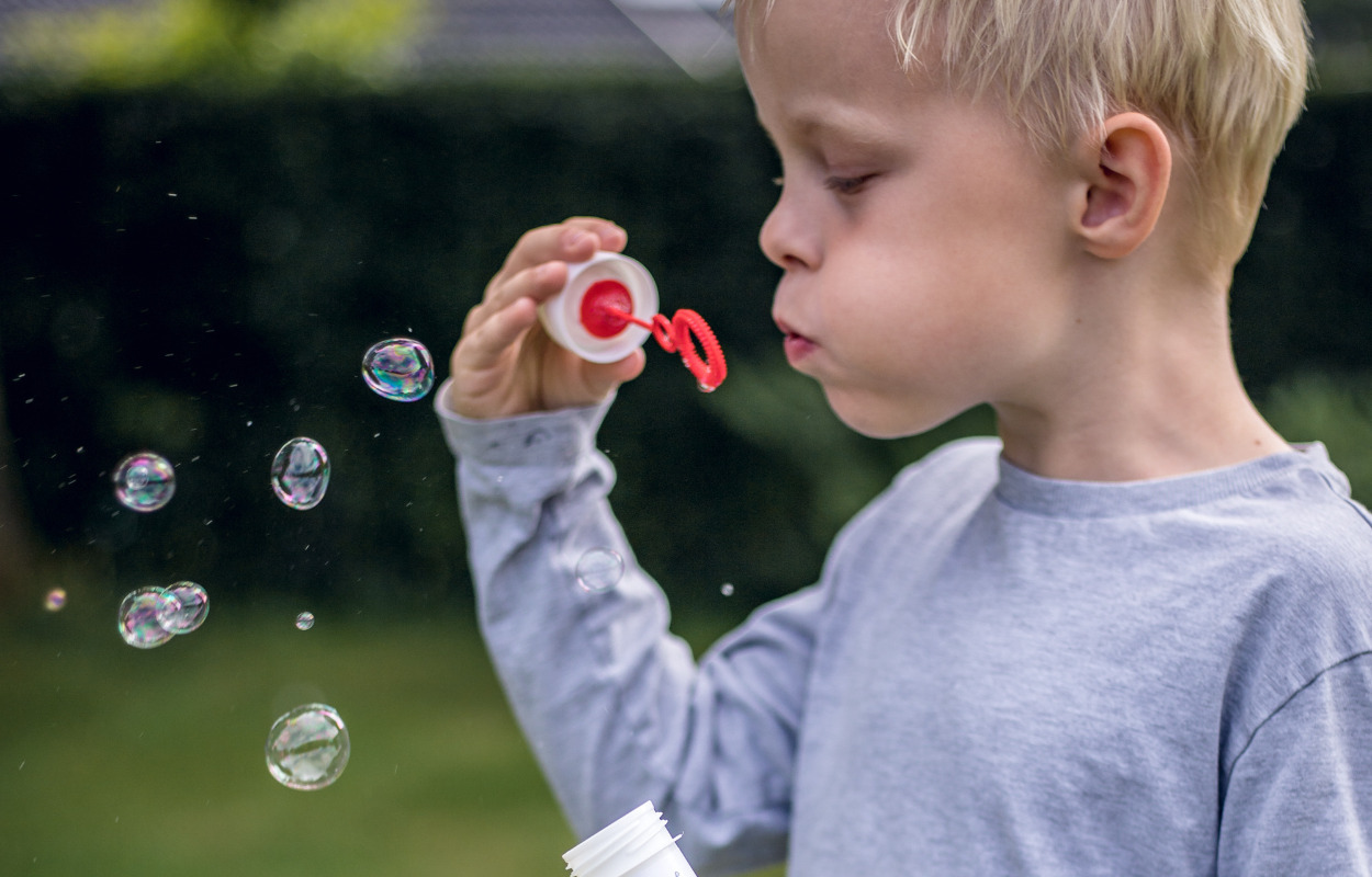 Forskning kobler for første gang leg og trivsel – men skolebørn leger mindre