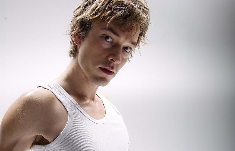 Pop-rebel Asbjørn indtager Gnisten i Ry