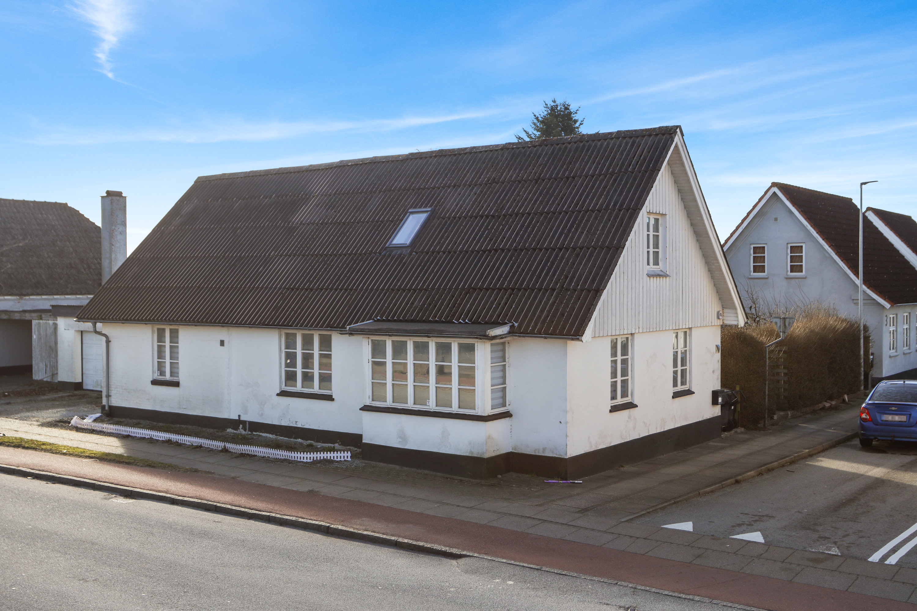 Til salg hos Mæglerhuset Brønderslev: Villa med stor garage centralt i Brønderslev