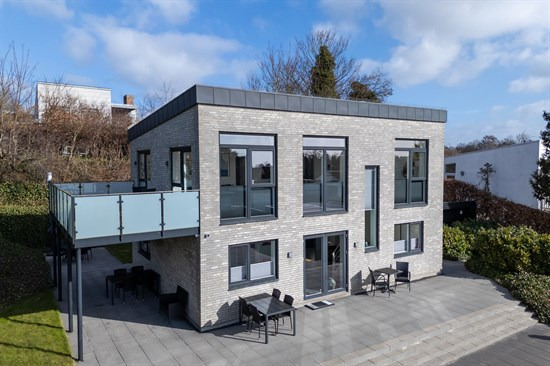 Åskrænten 12 og 5 andre boliger er kommet til salg denne uge i Egå - se boligerne her.