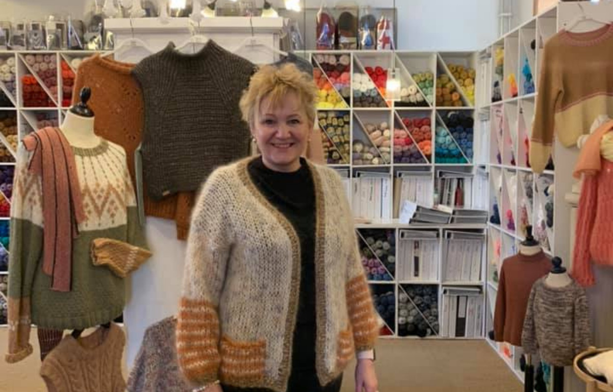 Strikkefeen deler ud af sine guldkorn til strikning