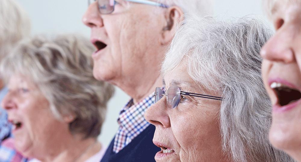 Fællessang og hygge for ældre i Hvide Sande