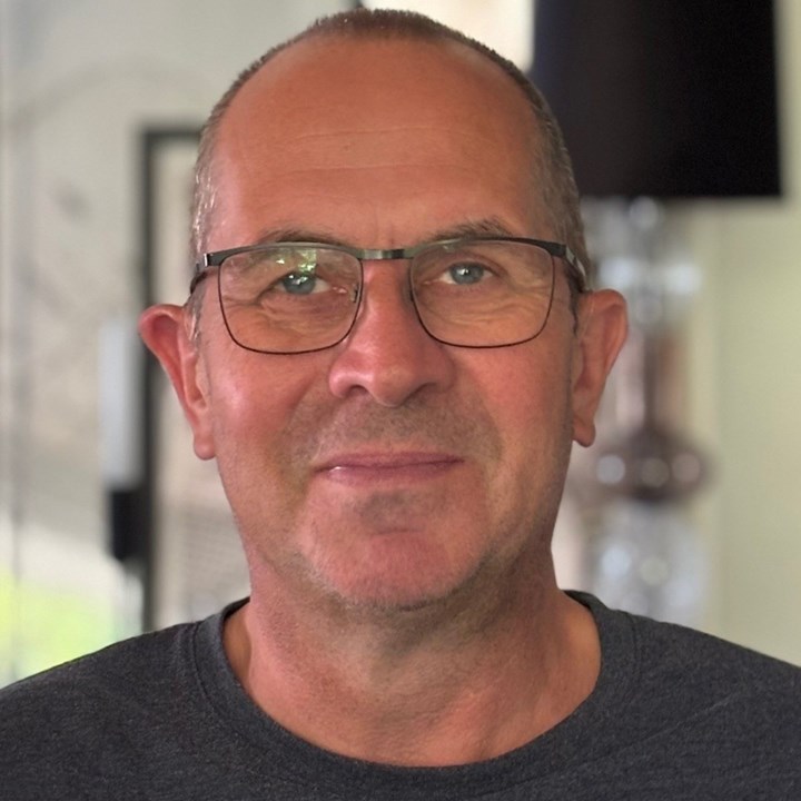 Portrætfoto af John