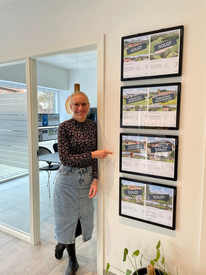 Købsaftale underskrevet på Anemonevej 9 af EDC Mæglerne Hedensted