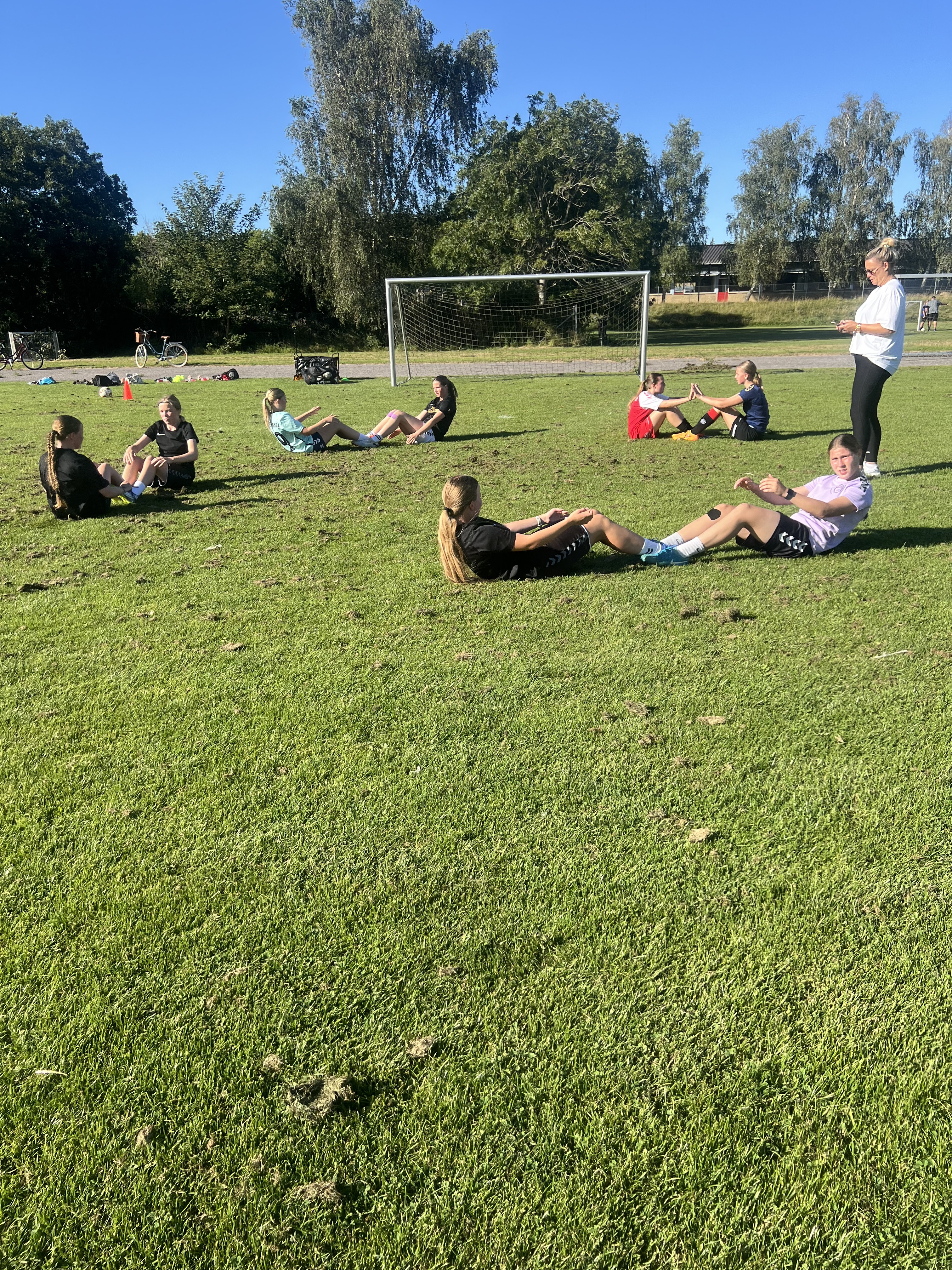 Faxe-Haslev Pigefodbolds U16-hold klar til udfordrende sæson med nye modstandere og fokus på fysik