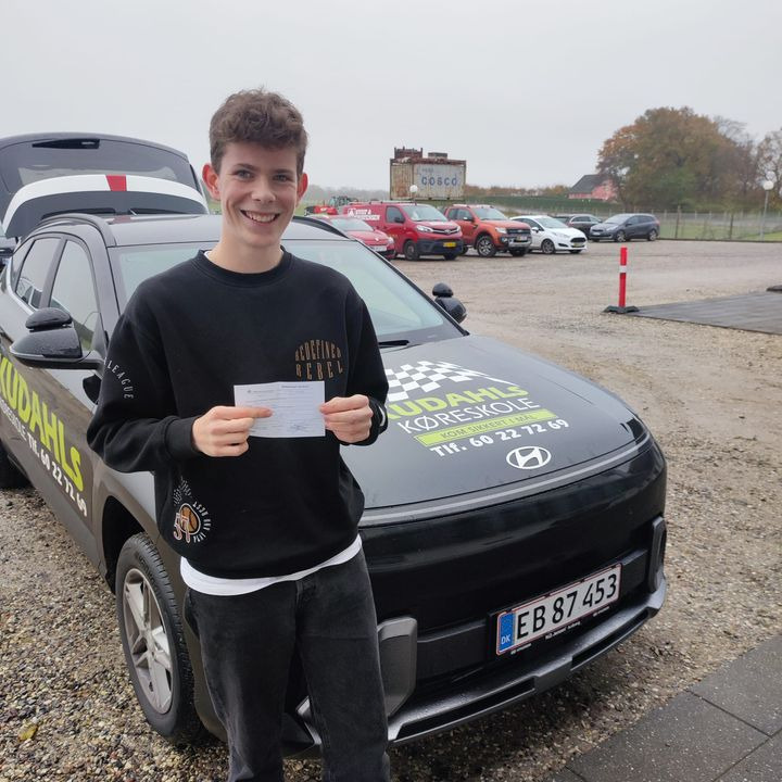 Christian fik kørekort hos Kudahls Køreskole: Klar til at køre på land