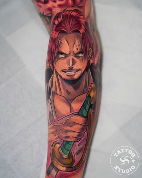 Tattoo Studio 96 Aarhus viser anime-tattoo med Shanks fra One Piece
