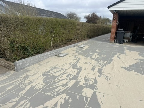 Viborg Anlæg præsenterer ny stilren og holdbar indkørsel i Viborg