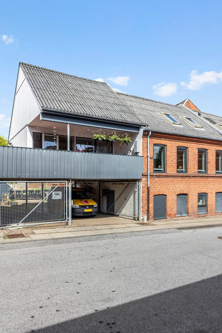 Sjældent udbudt bylejlighed med privat terrasse fra EDC Skive I/S