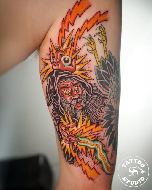 Tattoo Studio 96 Aarhus viser farverig tattoo lavet af Andres