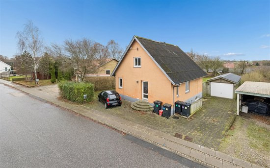 Rolighedsvej 9 og 1 anden boliger er kommet til salg denne uge i Aalestrup - se boligerne her.