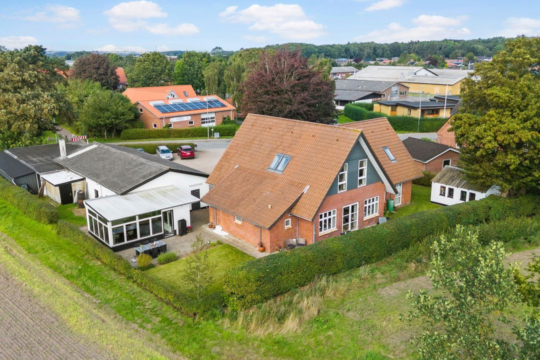 Unik bolig med erhvervsmulighed på Vandmøllevej i Løsning fra EDC Hedensted