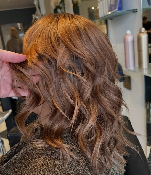 Chlou skaber flot lang frisure med lyse og mørke effekter til Kirsten