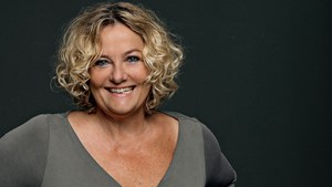 Oplev Emilie Sannoms vilde liv gennem Lotte Garbers' nye roman