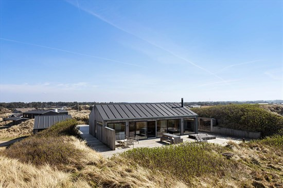 Luksusbolig netop kommet til salg i Løkken: Se hvad du skal smide for Løkkens dyreste adresser her