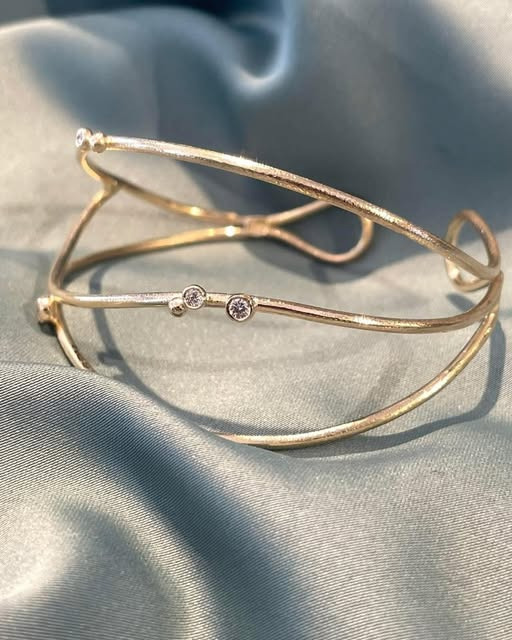 Guldsmed Lütken præsenterer eksklusiv armring i 14kt guld med diamanter