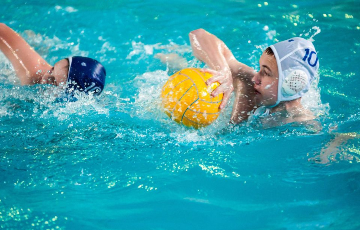 Tag med til åbent hus hos Lystrup Svømning og prøv vandpolo for de 6-14-årige