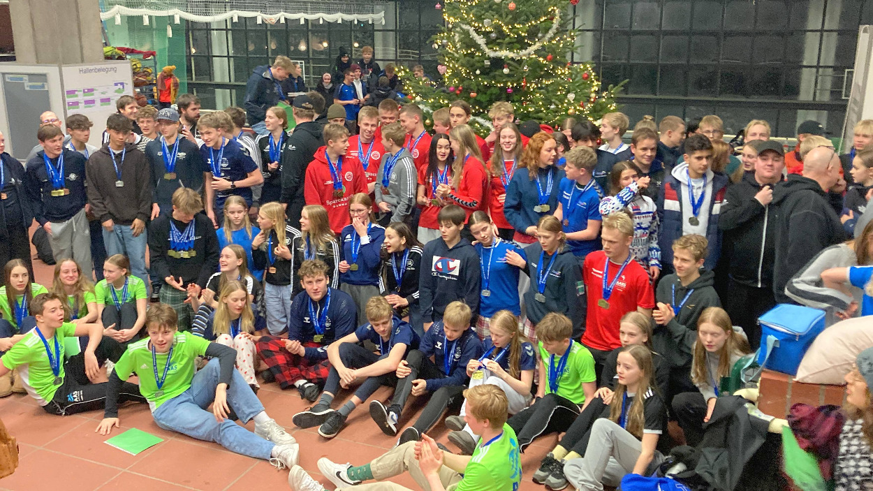 Medaljeregn over Aabybro Svømmeklub ved julestævne i Kiel