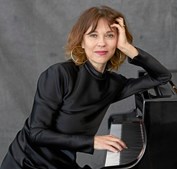 Kom til klaverkoncert med stjernepianist Katrine Gislinge i Svenstrup Sognegård