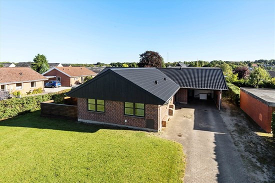 Top 6 over dyreste boliger til salg i Thorsø. Priser op til 4.095.000 kr