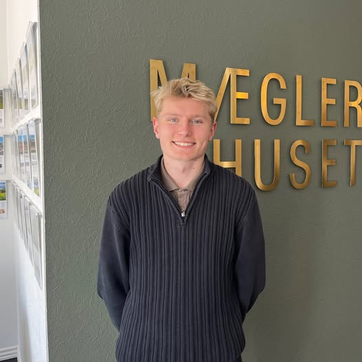 Mæglerhuset Asger Larsen byder velkommen til ny medarbejder Lucas Mose Larsen