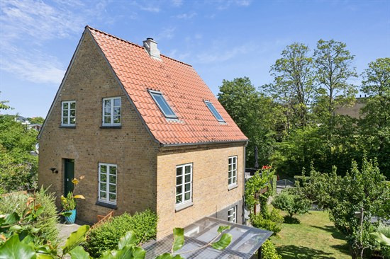 Vestre Kongevej 23 og 1 anden boliger er kommet til salg denne uge i Viby J - se boligerne her.