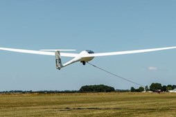 Oplev svæveflyvning i Rønnede: Tag en tur i et 2-sædet svævefly