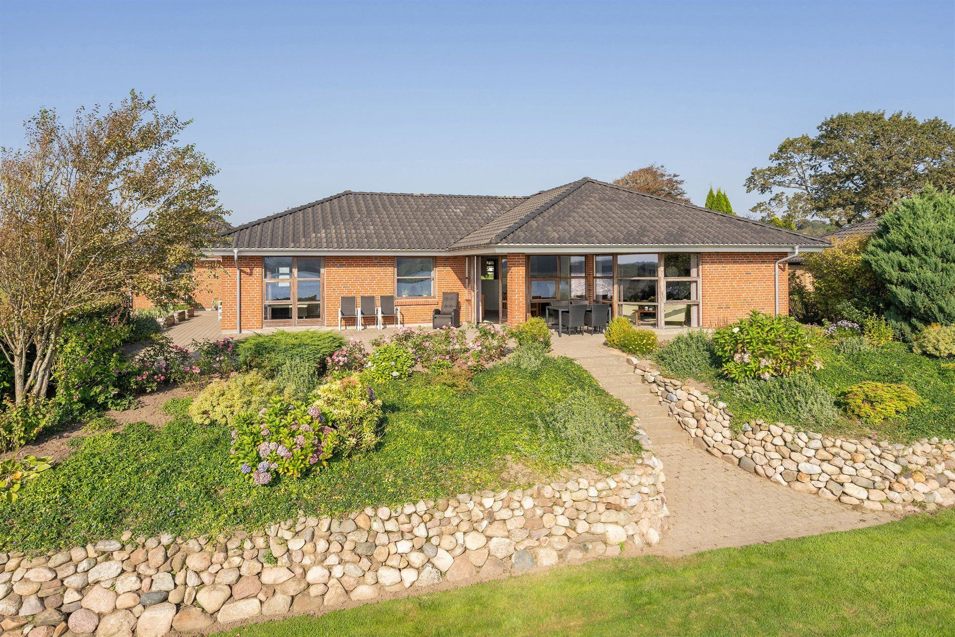 Drømmer du om luksus? For 3,0  mio. kroner er Stationsvej 41, Ødis kommet til salg - Se den og de dyreste boliger til salg her