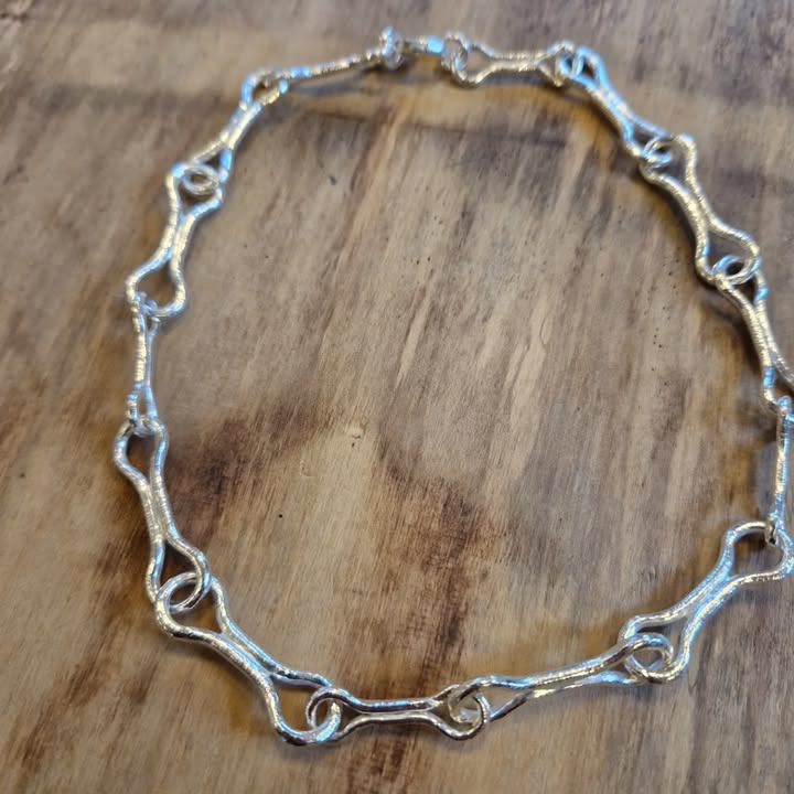 Guldsmed Ø inviterer til personlig smykkedesign med alsidige led